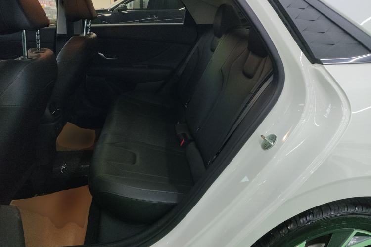 Used Hyundai Elantra 2023 1.5L CVT LUX Prestige Edition
