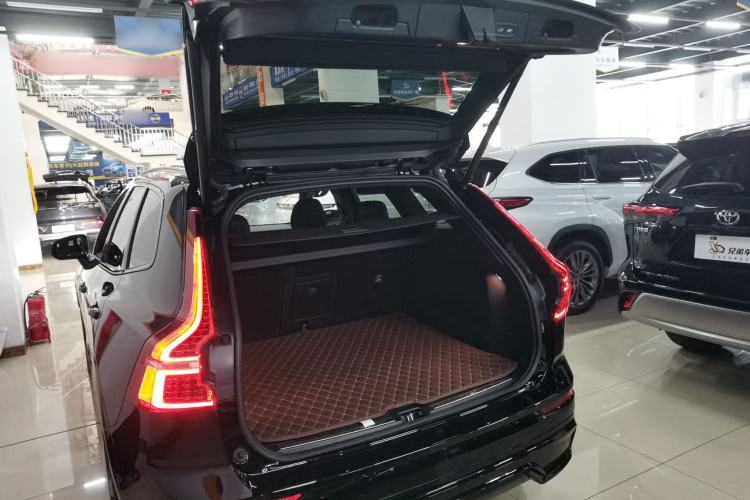 Used Volvo XC60 New Energy 2025 Plug-in Hybrid Long-Range All-Wheel Drive Zhiyuan Extreme Night Black Edition
