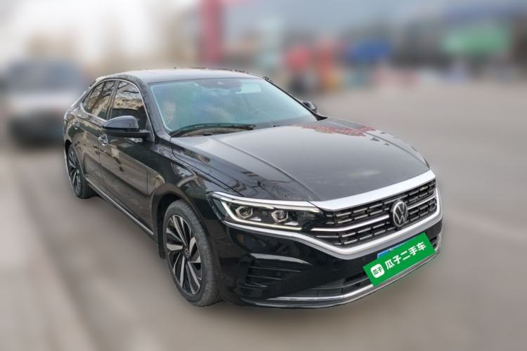 Used Volkswagen Passat 2022 330TSI Luxury Edition Front Right 45 Deg