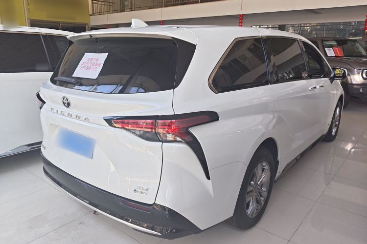 Used Toyota SIENNA 2024 2.5L Hybrid Luxury Edition Rear Right 45 Deg