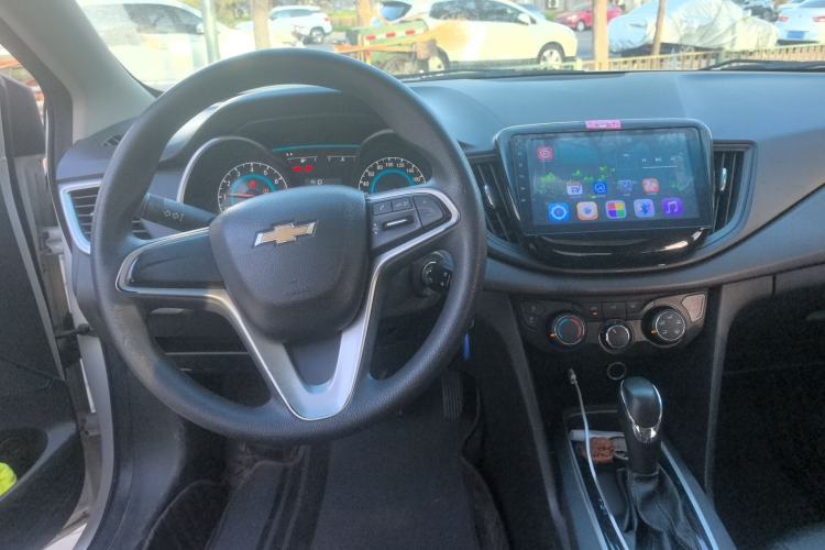 Used Chevrolet Cavalier 2018 320 Automatic Xinyue Edition Center Console