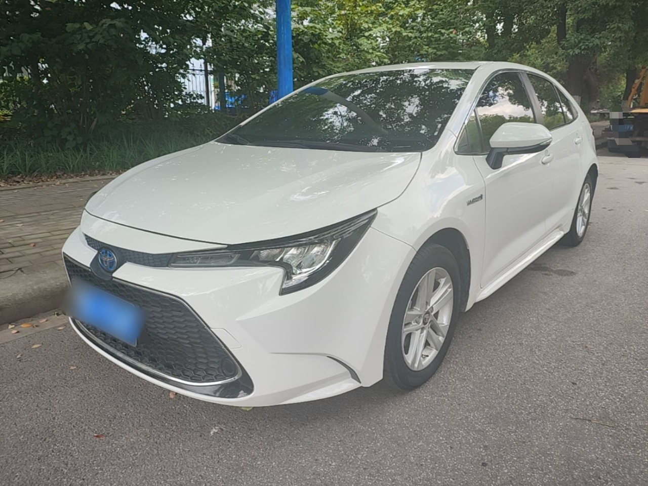 Unter der Vorderseite des Autos