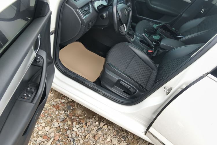 Used Skoda Octavia 2018 1.6L Automatic Luxury Edition Driver Seat