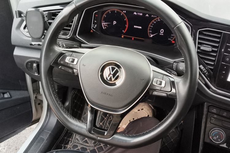 Used Volkswagen T-ROC 2021 280TSI DSG Two-Wheel Drive Comfort Connect Edition Steering Wheel