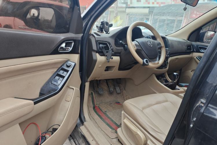 Used Baojun 730 2014 1.5L manual Comfort version 7 seats
