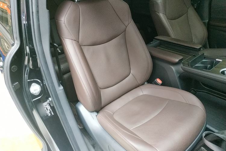 Used Toyota Sienna 2023 2.5L Hybrid Platinum Edition
