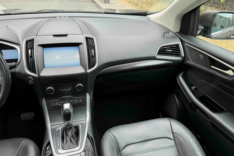 Used Ford Edge 2015 2.0T GTDi Two-Wheel-Drive High-Line Version