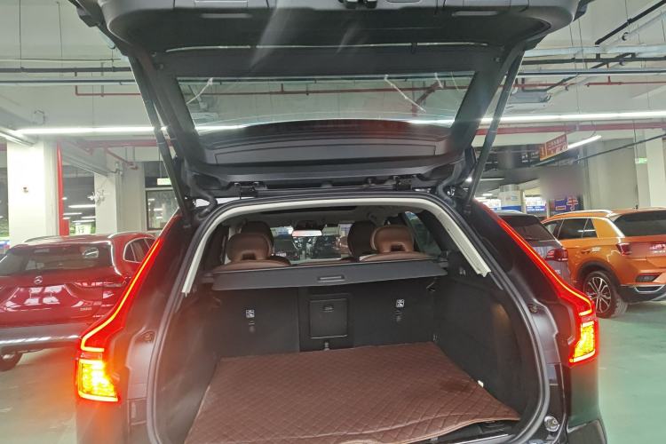 Used Volvo XC60 2021 T5 4x4 Smart Luxury Edition Trunk