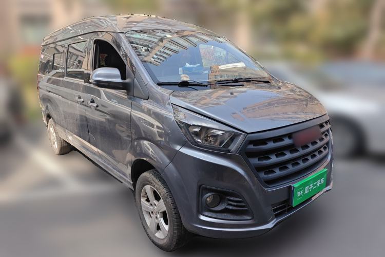 Used Jinbei Gold Hiace 2023 1.5L Passenger Van Travel Lion 5/6/7-Seater with Central Air Conditioning Front Right 45 Deg