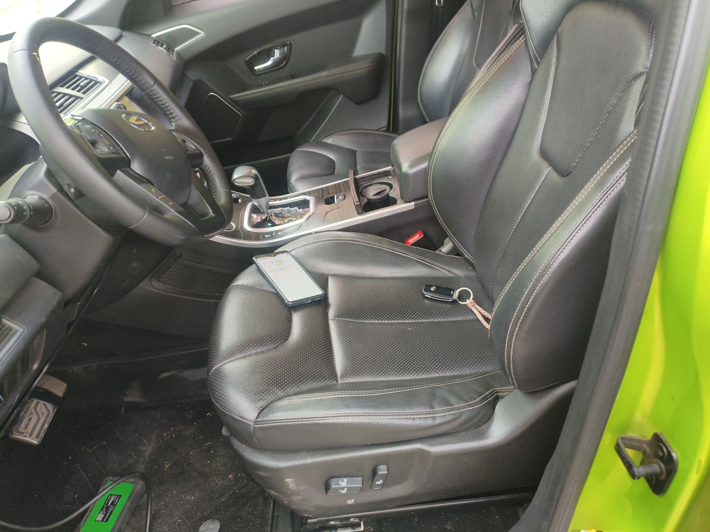 Переднее сиденье в автомобиле