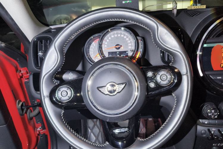 Used MINI Countryman 2017 1.5T COOPER ALL4 Very Holiday Edition Chili Red