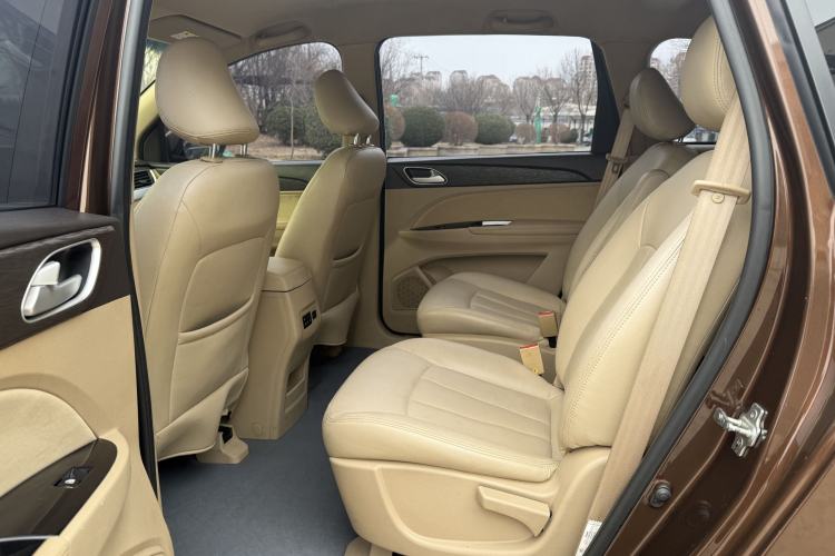 Used Baojun 730 2016 Revised 1.5L Manual Standard Version 7 Seats China V Emission Standard
