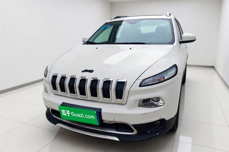 Used Jeep Cherokee 2017 2.0L Superior Edition Front Left 45 Deg