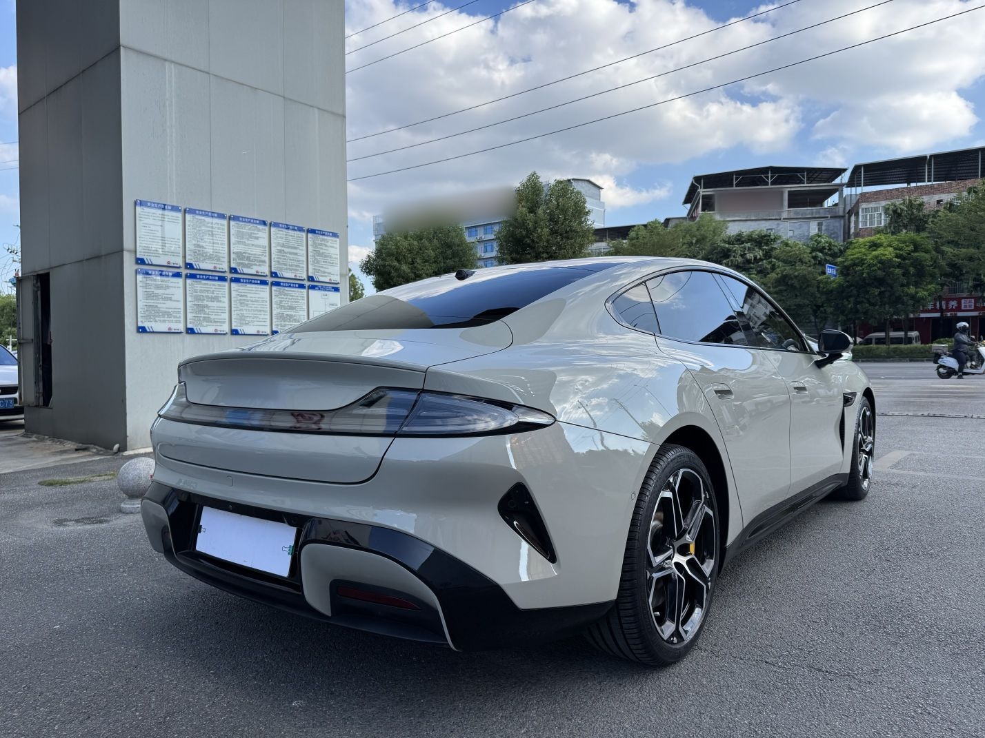 Xiaomi Auto SU7 2024 Rear-Drive Ultra-Long Range Advanced Pro-Level Intelligent Driving Version — снимка 7