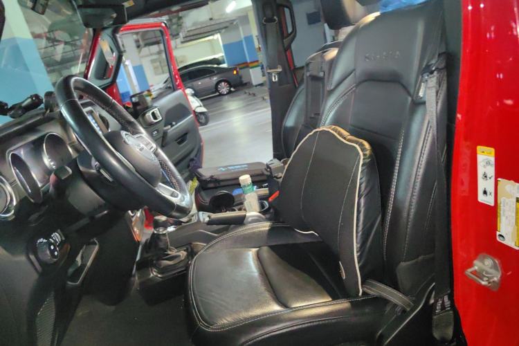 Used Jeep Wrangler 2019 2.0T Sahara Four-Door Version China VI Emission Standard