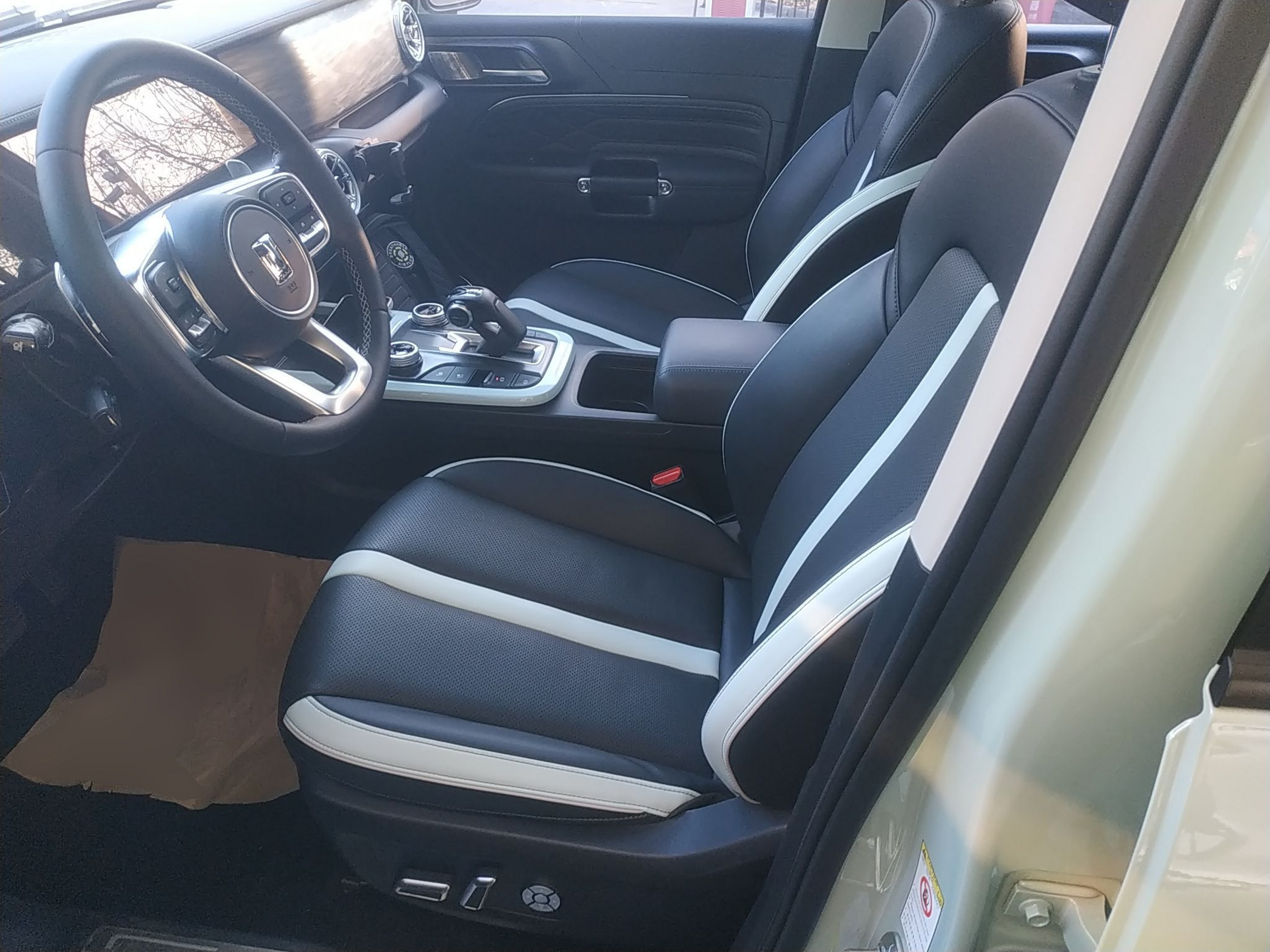 Переднее сиденье в автомобиле