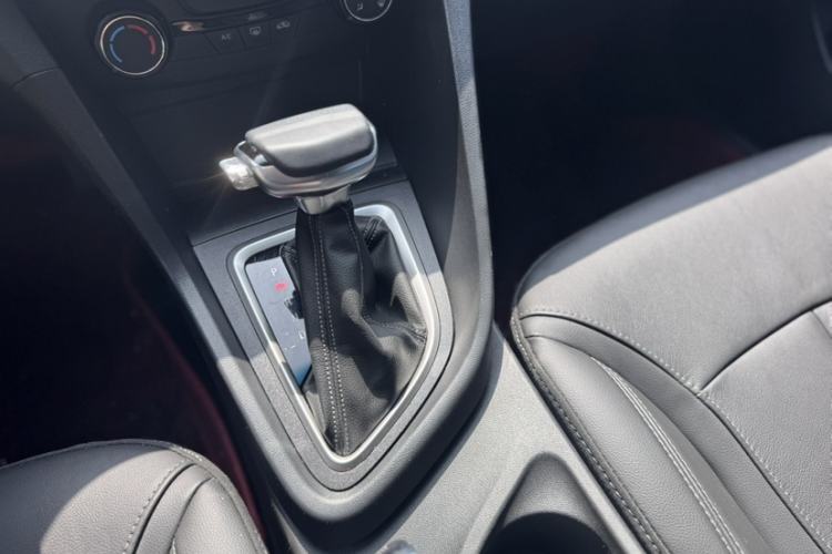 Used Buick GT 2018 18T Automatic Elite Model Gear Lever