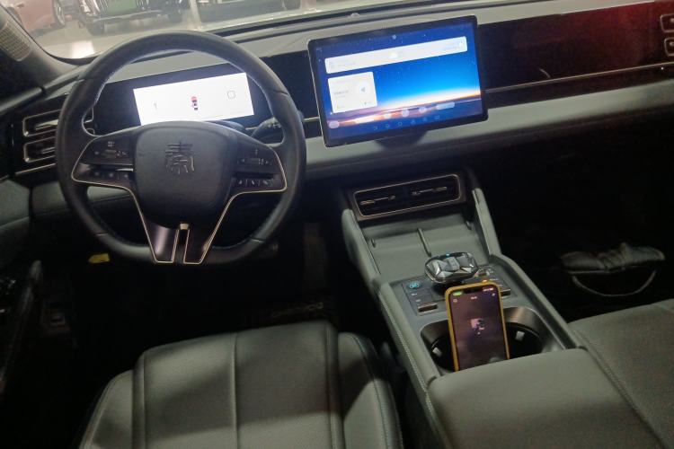 Used BYD Qin L 2024 DM-i 80KM Beyond Model Center Console