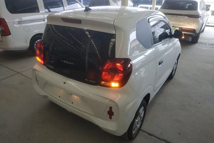 Used Roewe Clever 2021 302 km New Four-Seater Super-Efficient Version Rear Right 45 Deg