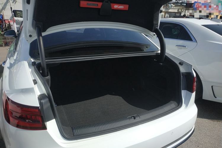 Used Audi A4L 2019 40 TFSI Ambition China VI Trunk