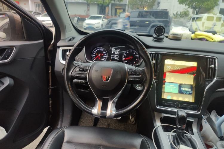 Used Roewe RX5 2016 20T Two-Wheel Drive Automatic Internet Smart Edition
