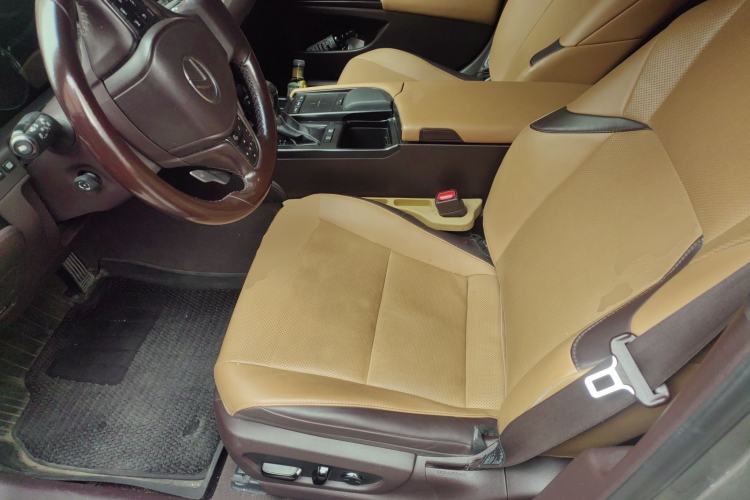 Used Lexus ES 2020 300h Deluxe Edition
