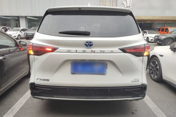 Used Toyota SIENNA 2023 2.5L Hybrid Luxury Edition Rear