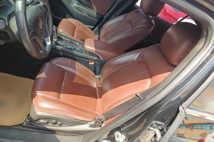 Used Buick LaCrosse 2014 2.0T SIDI Elite Tech Version Left Front Seat