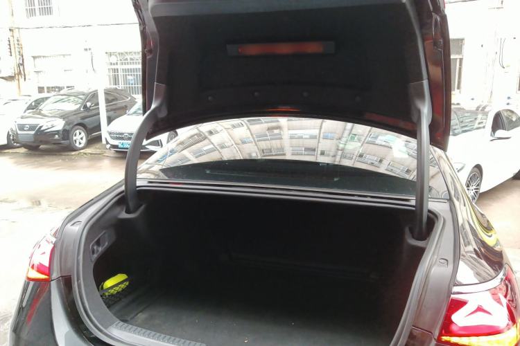 Used Mercedes-Benz E-Class 2025 Facelift E 300 L Luxury Edition
