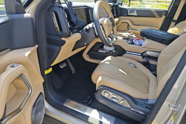 Used Formula Leopard 8 2025 Smart & Brave Flagship Edition 7 Seats