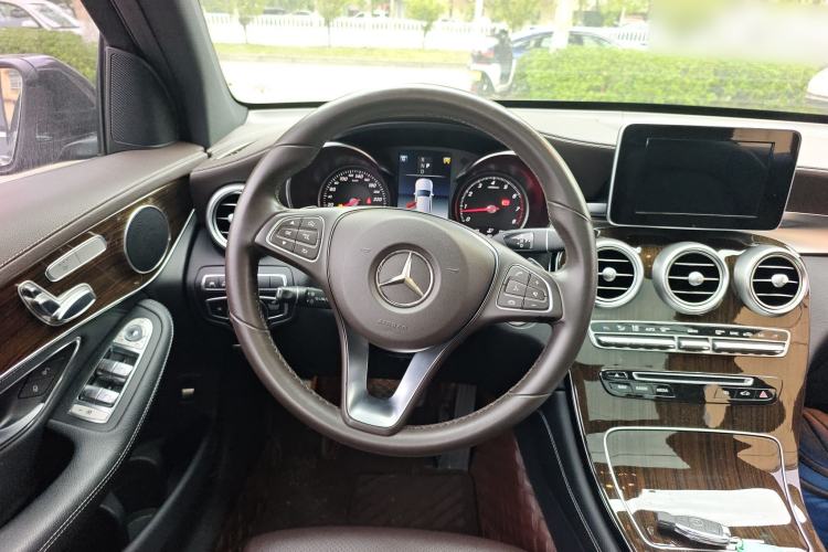 Used Mercedes-Benz GLC 2018 Facelift GLC 260 4MATIC Luxury Edition Steering Wheel