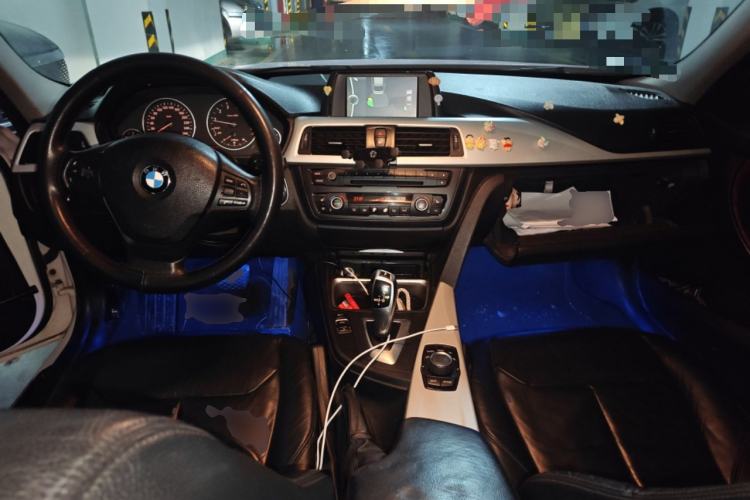 Used BMW 3 Series 2013 320i Sport Edition Center Console