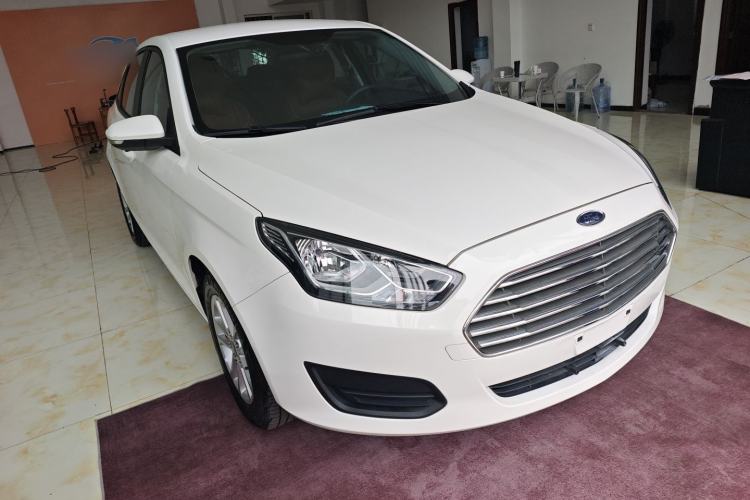Used Ford Escort 2019 Revised Version 1.5L Manual "Quality Enjoyment" Trim (Tire Pressure Monitoring) China VI Standard Front Right 45 Deg