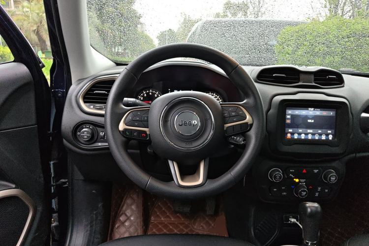 Used Jeep Renegade 2018 Connected Large Screen Version 180T Automatic High-Energy Edition Steering Wheel
