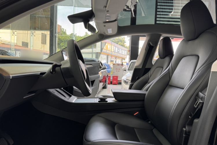 Used Tesla Model Y 2023 Long-Range All-Wheel-Drive Version