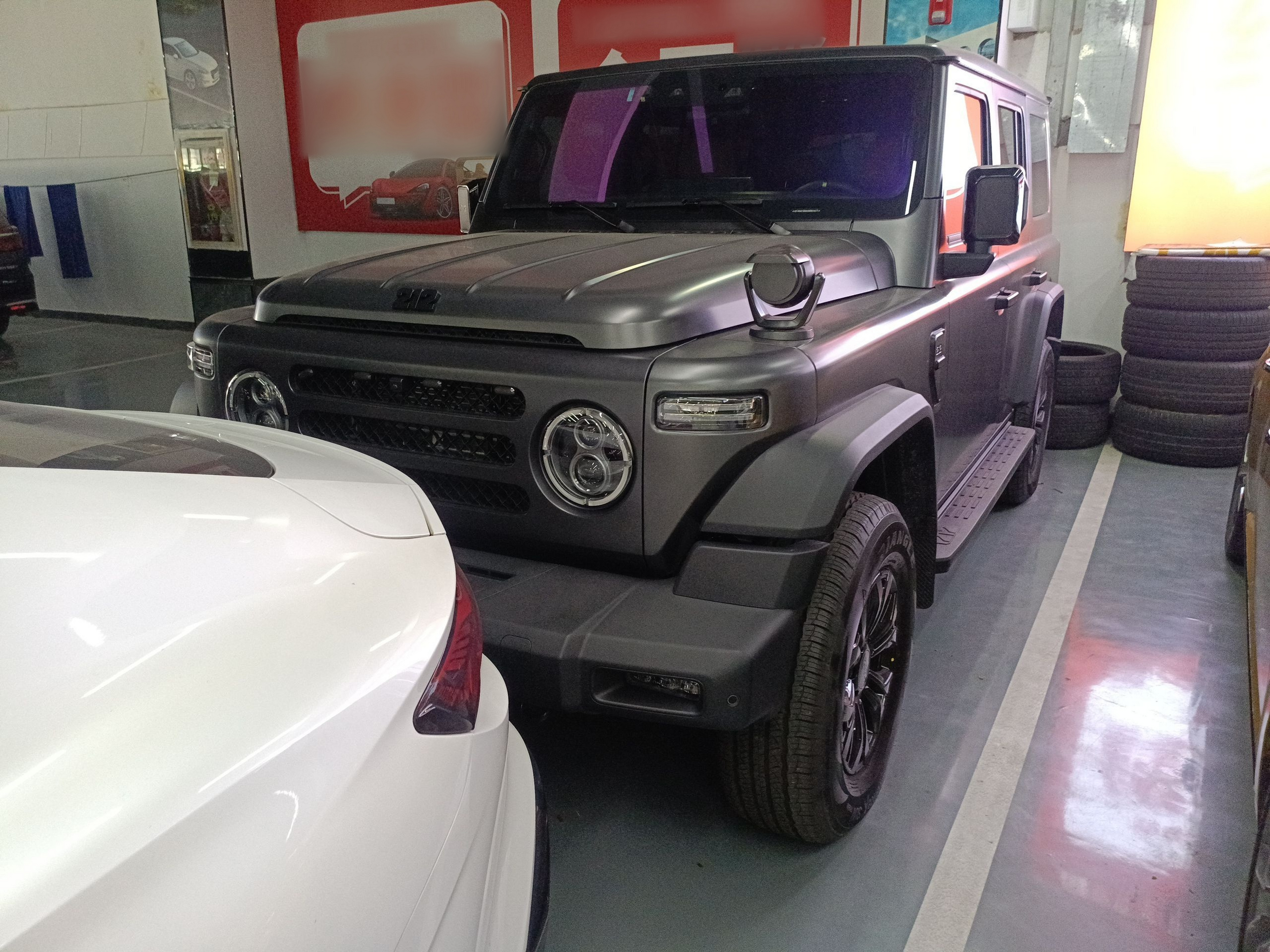 Под передней частью автомобиля