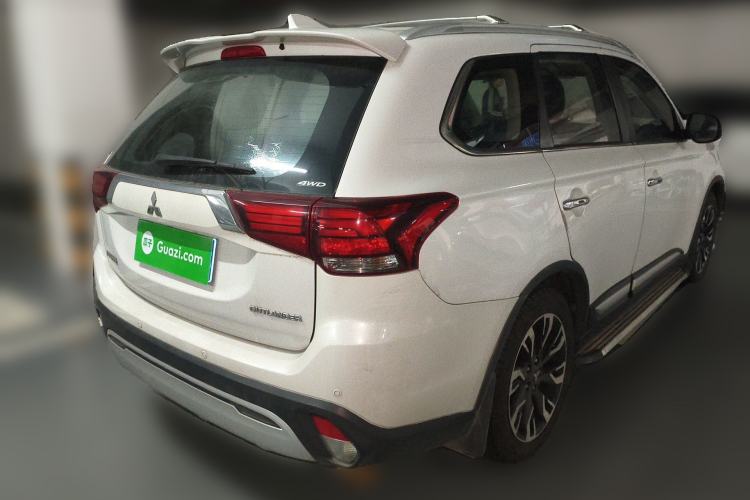 Used Mitsubishi Outlander 2019 2.4L 4x4 Zhi Xiang Edition 7 Seats China VI Standard Rear Right 45 Deg