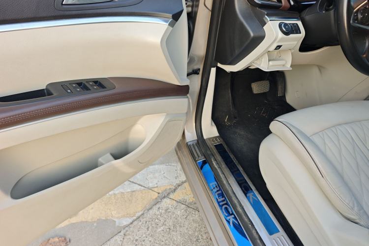 Used Buick GL8 2022 Land Business Class 652T Luxury Model Driver Seat