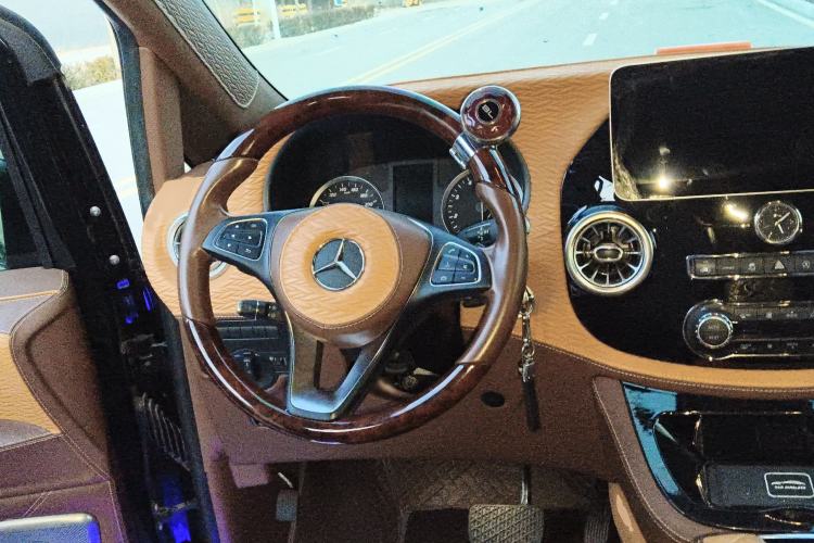 Used Mercedes-Benz Vito 2023 2.0T Business Version 7 Seats Steering Wheel