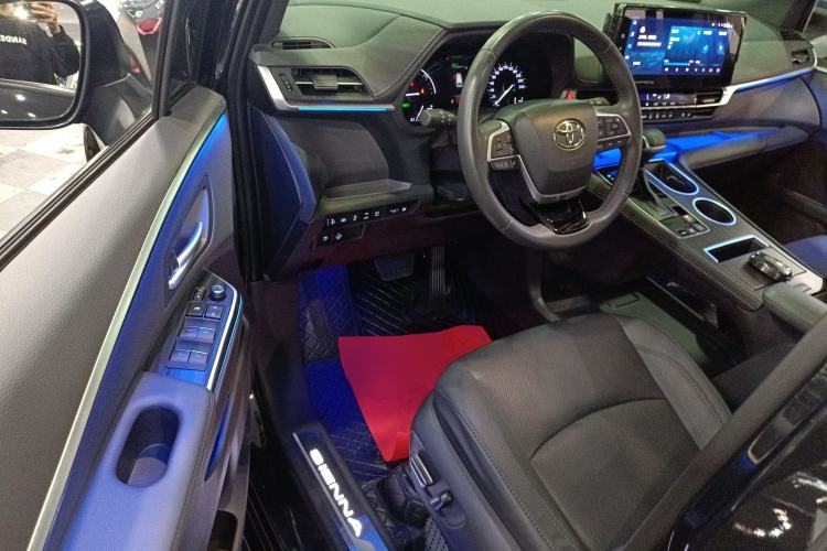 Used Toyota SIENNA 2023 2.5L Hybrid Deluxe Edition
