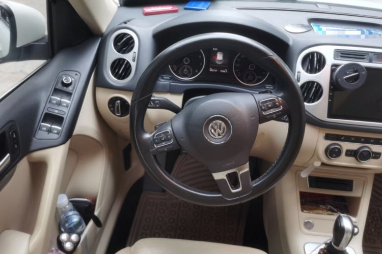 Used Volkswagen Tiguan 2015 2.0 TSI Automatic All-Wheel Drive Luxury Edition Steering Wheel