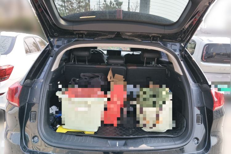 Used Wey VV5 2021 1.5T Two-Wheel Drive Color Pioneer Trunk