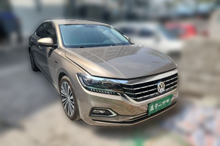 Used Volkswagen Passat 2019 380TSI Luxury Edition China VI Standard Front Right 45 Deg