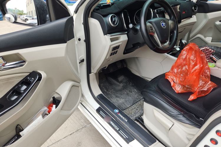 Used Venucia T70 2016 2.0L Manual RuiQu Version