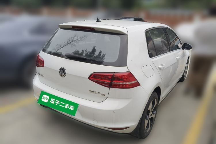 Used Volkswagen Golf 2015 1.4TSI Automatic Luxury Model Rear Right 45 Deg