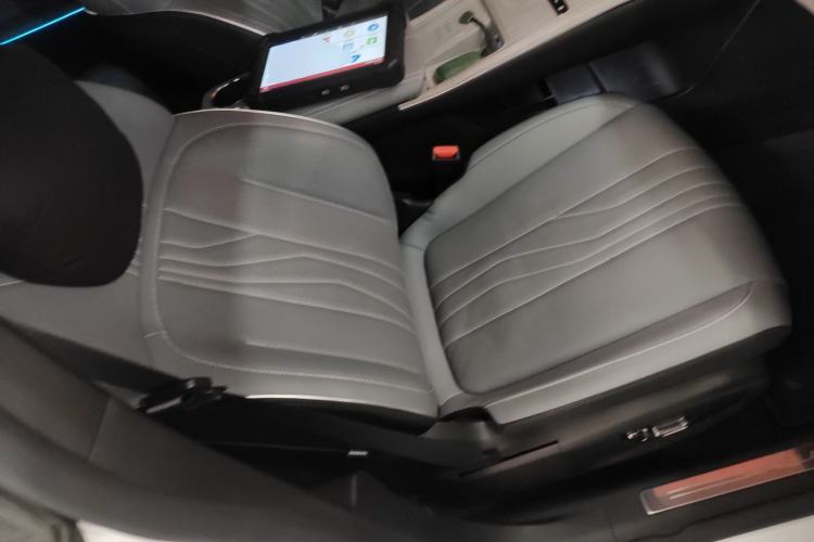 Used Geely Galaxy E8 2024 665 km Range Rear-Drive Starship Long-Range Version Right Front Seat