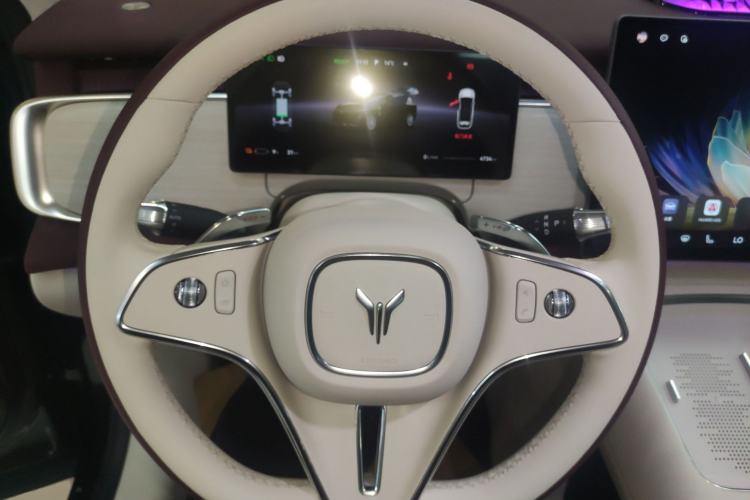 Used VOYAH COURAGE 2025 Model Four-Wheel-Drive Qiankun Edition
