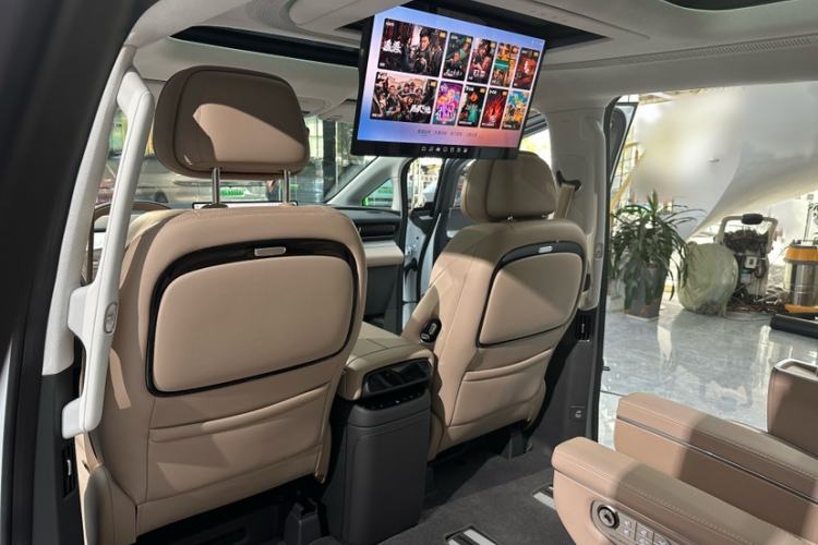 Used XPeng X9 2025 740 Ultra-Long Range Max Interior 9