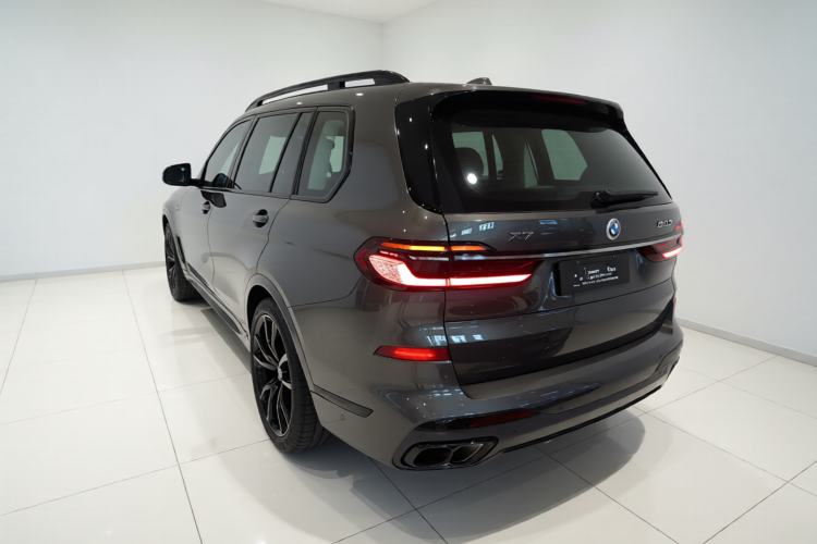 Used BMW X7 2023 xDrive M60i Exterior 2