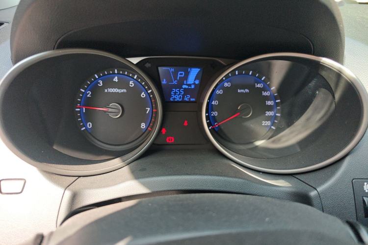 Used Hyundai ix35 2013 2.0L Automatic Two-Wheel Drive Smart GLS China IV Standard Instrument Cluster